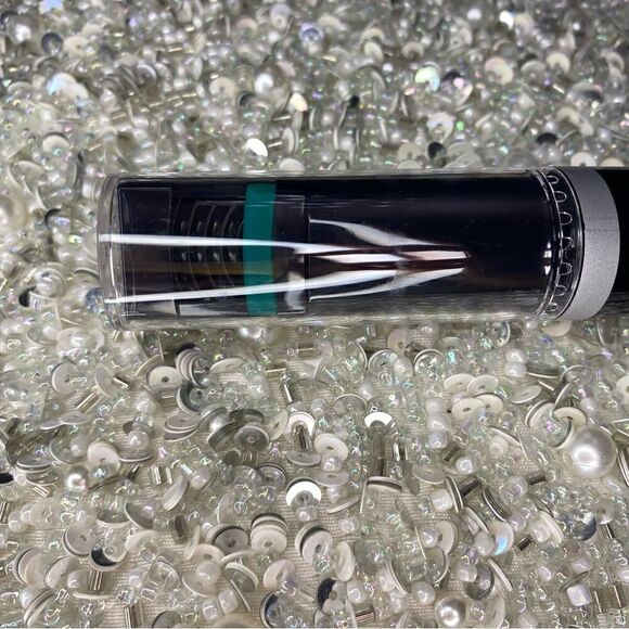 Trestique mascara with built in lash curler - Picture 3 of 5